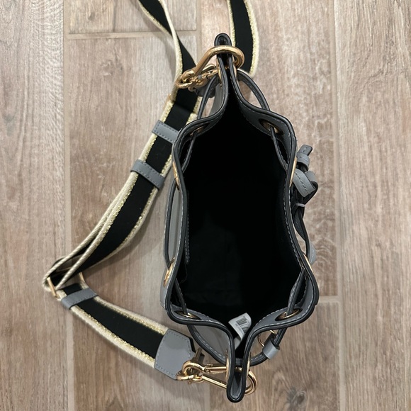 Marc Jacobs leather bucket bag - Picture 2 of 4